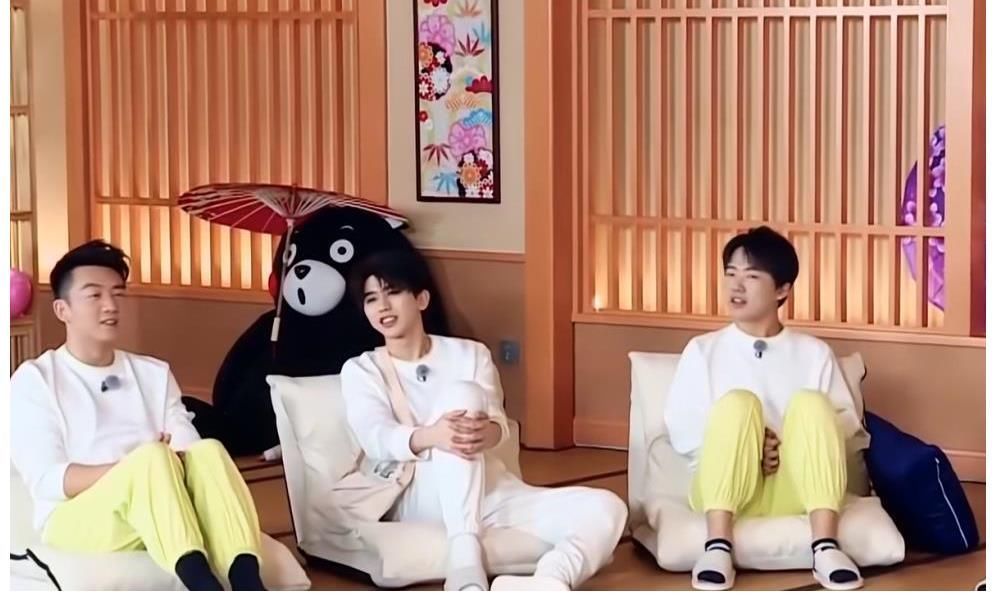 奔跑吧9|奔跑吧9:叫谭松韵太生疏,叫韵韵不合适,李沁对她的称呼很真实