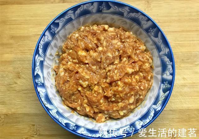 肉馅|一张豆皮一块肉，教你做特色美食，喷香酥脆，上桌就光盘