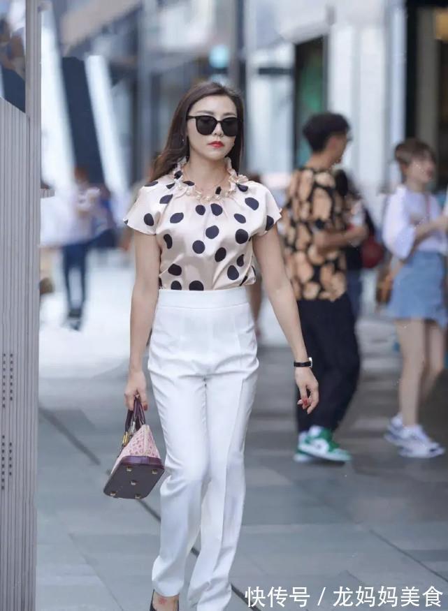 束腰|收起“露脐”穿法,今年讲究拼接搭配,洋气又显高,为何不呢?