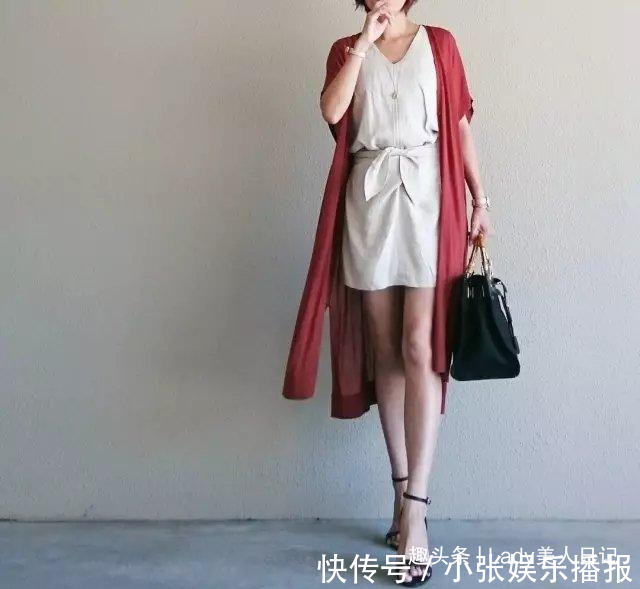 半身裙 越简单越挑人,极简风的正确“穿搭之道”,日本博主示范给你看