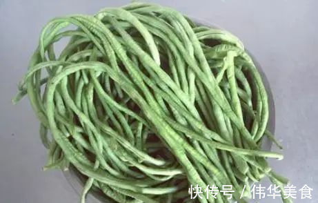 这两样素菜一起炒,实在太鲜香了,难怪女儿爱吃,比吃肉