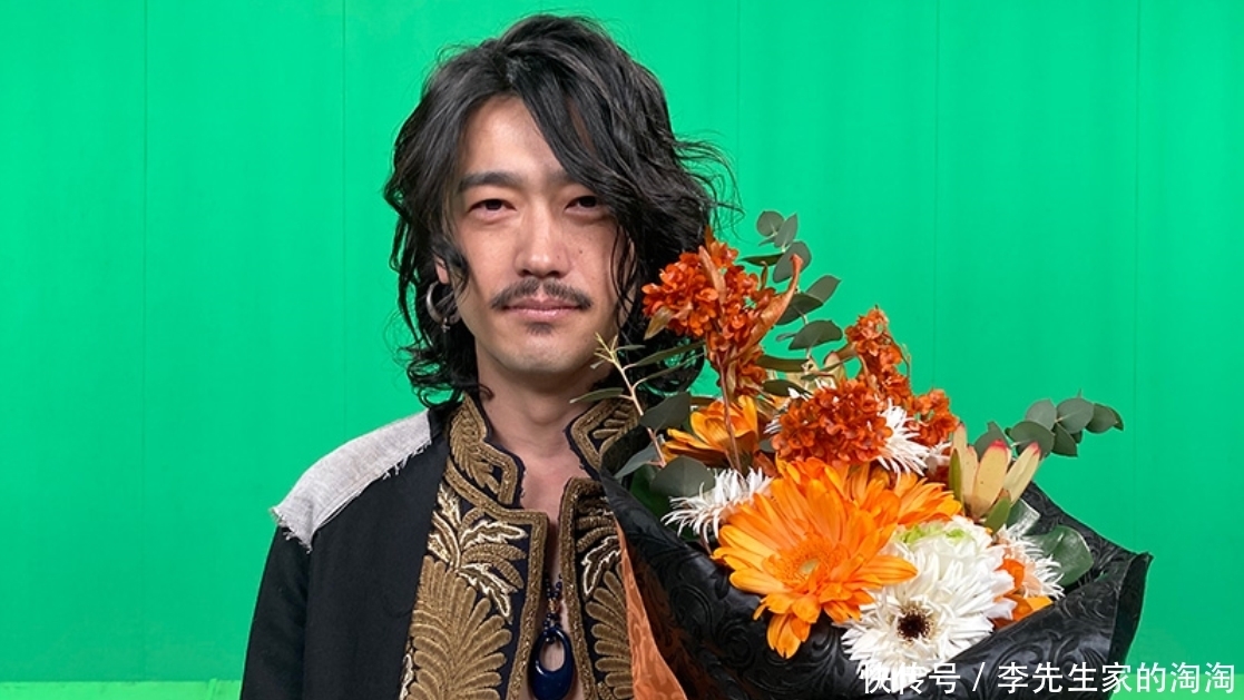 圣刃|假面骑士圣刃:仁叔收花宣布下线,肉身被砍断,虚无剑被天灾捡漏