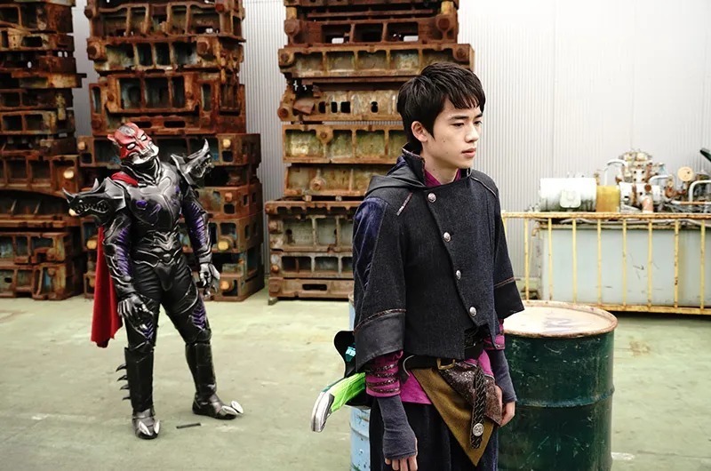 圣刃|《假面骑士圣刃》刃王剑十圣刃登场!