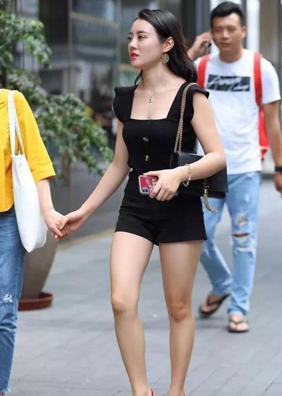 索恩|街拍当她转身时,是多少人不愿意错过的“风景”