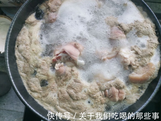 面色|冬天多吃猪蹄,加它一起炖,补脑补钙,面色红润显年轻,做法简单