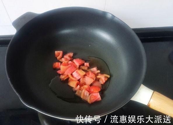 能喝上瘾的鱼肉汤做法,鲜香滑嫩,汤色红润更诱人