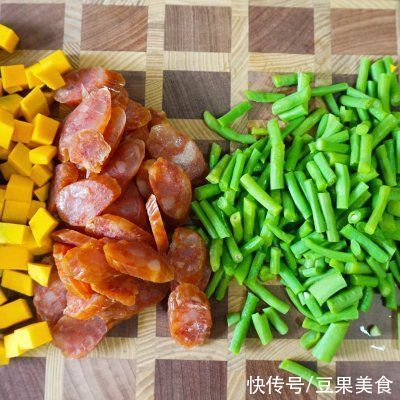 甜肠|可口好上手的南瓜甜肠焖饭，再也不担心吃不上饭了