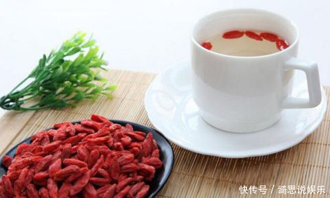 冬天手脚干裂有裂口,用这个小妙招,皮肤变得又白又嫩