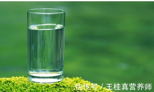 喝水|早上起床后要喝水,第一杯水怎么喝?喝错了这些危害会出现……