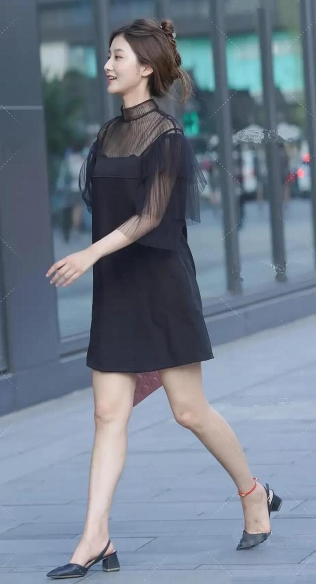 穿搭 黑色穿搭的小姐姐,自然的美 吸引的美