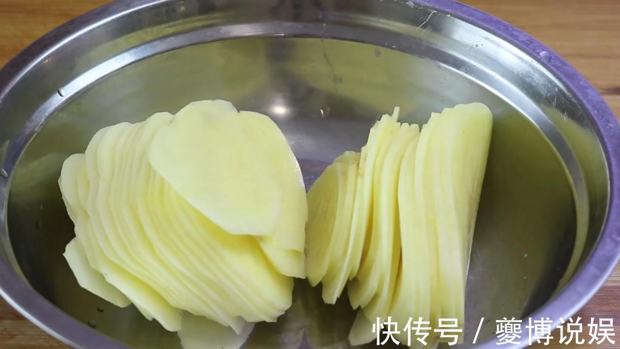 自制薯片|土豆不再炒着吃了,教你1个新吃法,又香又脆,好吃过瘾