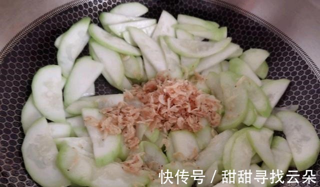 西葫芦|秋天,我家儿子爱吃这菜,做法特简单,营养极高,孩子长个头!