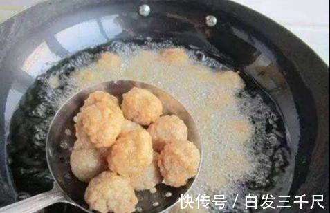 菜丸子|炸丸子时, 不要直接下油锅, 只需＂这一诀窍＂, 丸子又香又脆