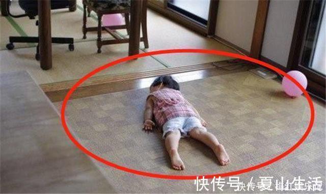 父母|宝宝3岁至今不会走路,妈妈带去医院问诊,医生小声提醒:快报警