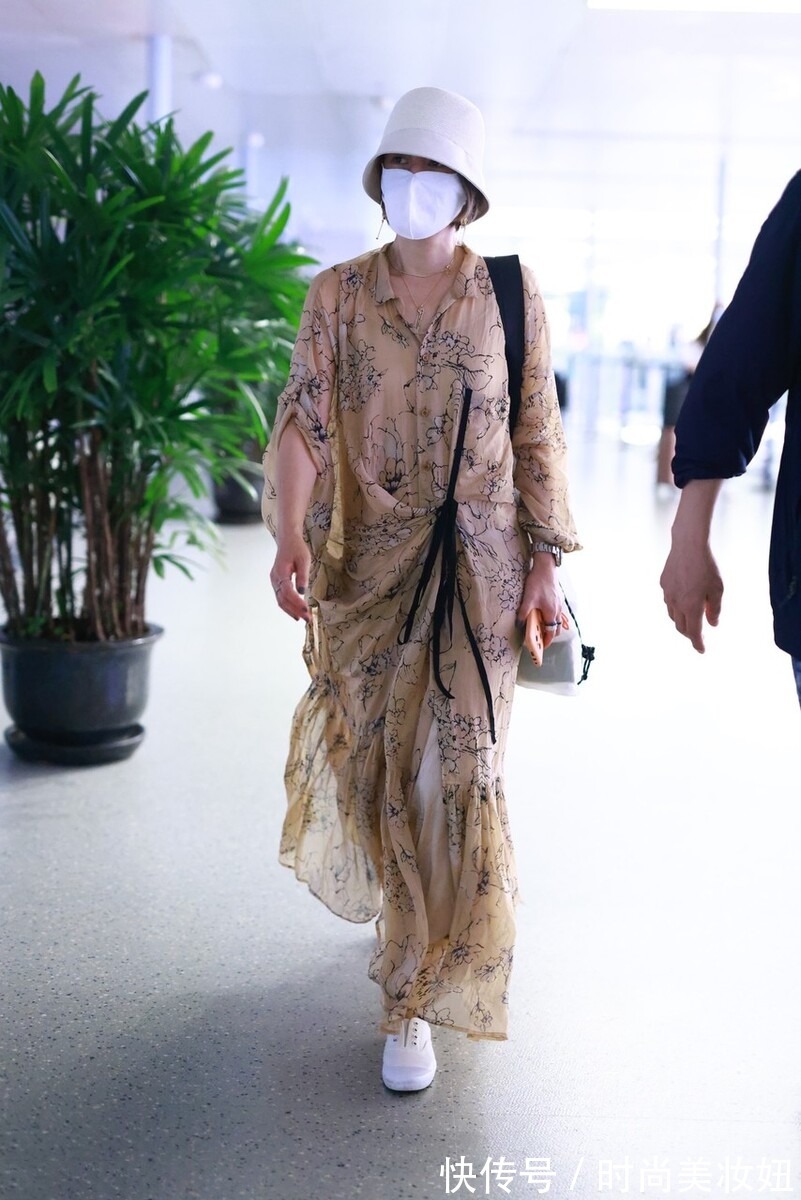 抽绳|马伊琍气质好就是不会打扮,穿雪纺连衣裙配长裤,廉价太多了