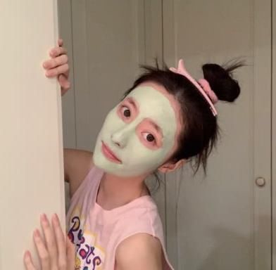 女孩如果不想“皮肤变差”,睡醒常做这3动作,素颜比化妆更惊艳