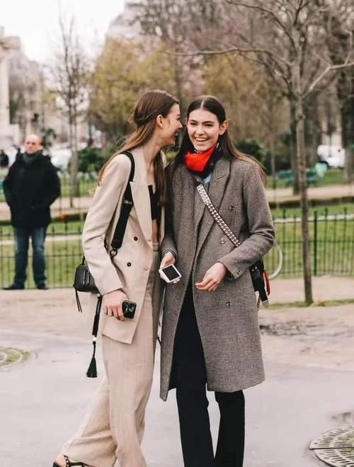 不论穿羽绒服还是大衣，一定要牢记“上下法则”，时髦显高级