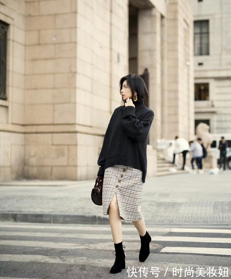 阔腿裤|毛衣别配阔腿裤了，配半身裙更显女人味，普通人也能穿得惊艳