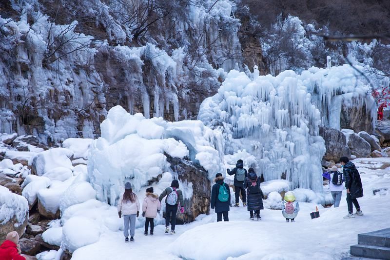 老年|赏民俗、玩滑雪、品美食……云台山景区“年味浓”
