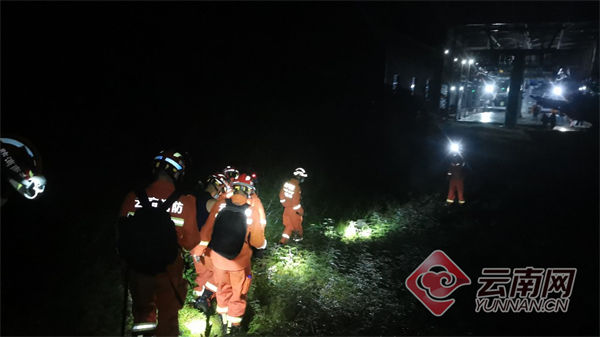 秦蒙琳|大理消防深夜紧急营救苍山喜马潭被困游客