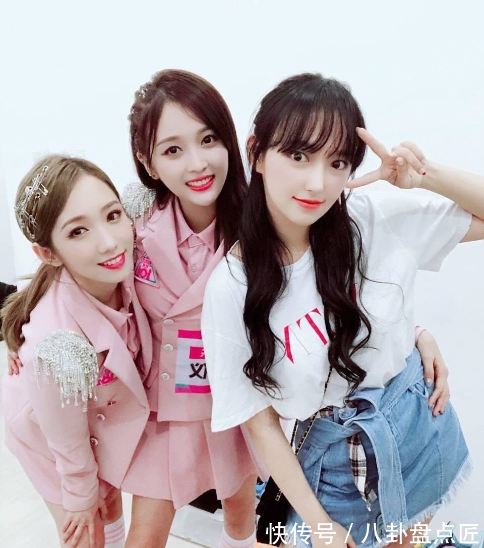 街拍|吴宣仪尴尬撞衫，内衣外穿被评输了，幸好“漫画腿”从来不输！