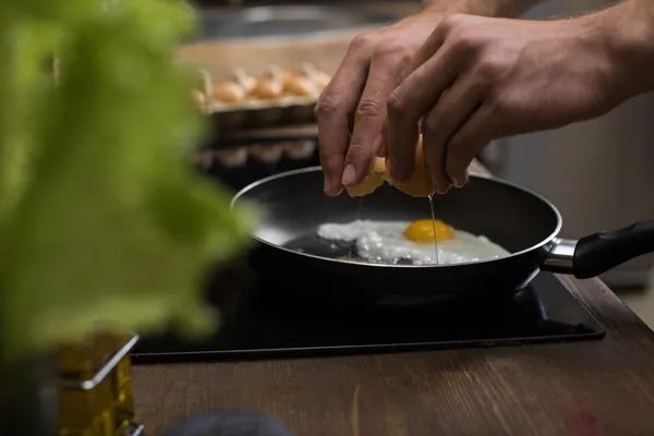 这样用锅,堪比慢性毒药!铁锅、不粘锅、不锈钢锅,哪种最好
