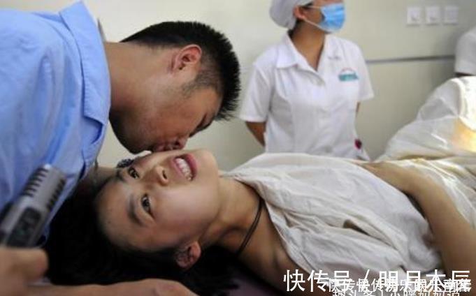 天生|“天生熊孩子”火遍全网,刚出生就“手欠”,美女护士哭笑不得