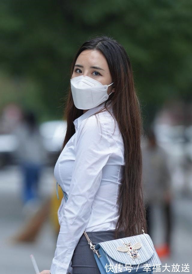 身材 牛仔裤彰显高挑纤瘦身材,突出女性身材黄金比例,时尚且百搭!