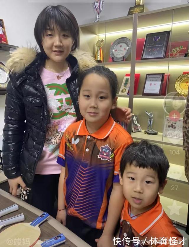 恩师|感恩!陈梦春节带爸妈看望恩师,与妈妈对打很热闹,国乒师妹露面