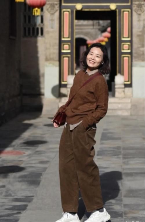 讲真，穿衣就服这些50＋的女人！她们的日系色彩穿搭，优雅气质