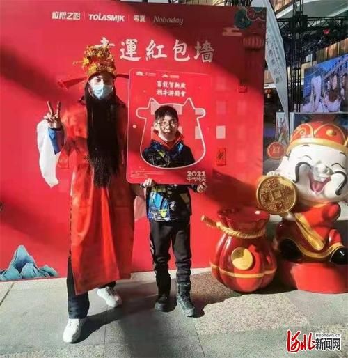 品年俗戏冰雪 河北崇礼富龙滑雪场陪你热热闹闹过大年