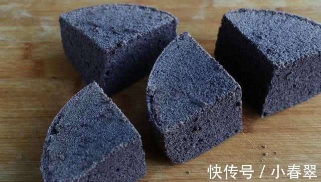 牛奶|黑米发糕做法,鸡蛋加牛奶上锅蒸一蒸,软糯香甜营养满满