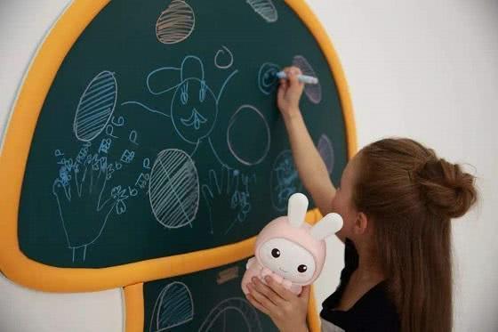 熊孩子&熊孩子不学习,把书上名人画得“面目全非”,老师:杜甫都给气活了