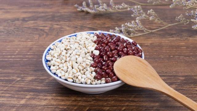 湿气|女人湿气重,身体三处会“变黄”,常喝四水,祛湿排毒一身轻