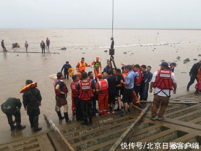 方列|一场关乎生命的救援！浙江台州警民合力紧急营救搁浅鲸鱼