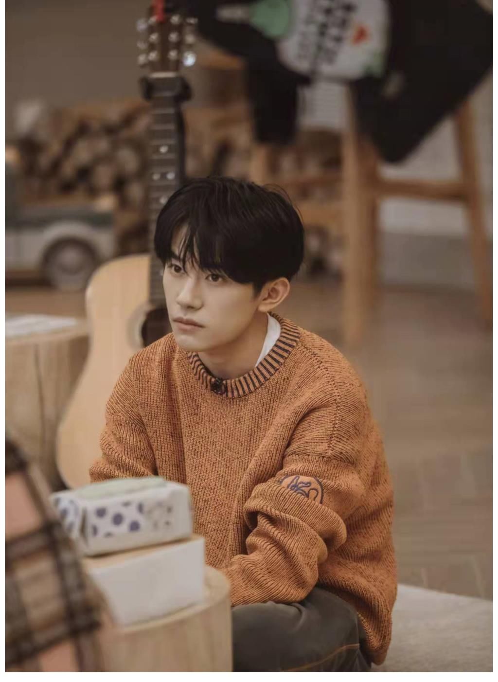 除夕夜看大明星易烊千玺，大年初一看《水门桥》，你们先看哪个？