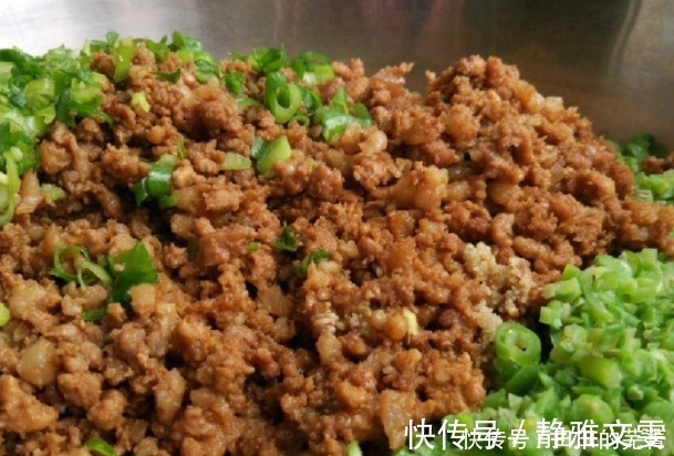 包饺子|普普通通的猪肉芹菜馅饺子，让我心中暖暖的，欢喜无限！