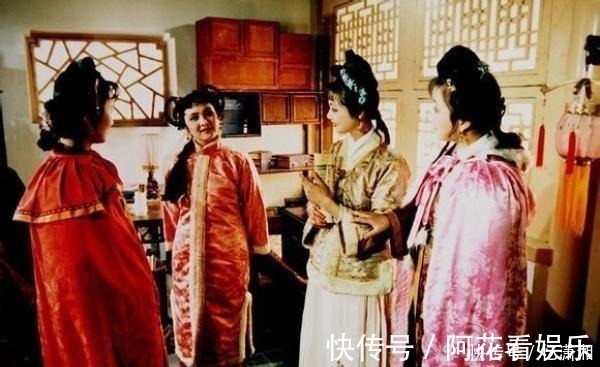 宝钗&红楼梦,完美女孩宝琴出场意义何在看似她最优秀,实则在夸黛玉