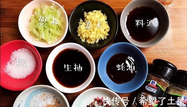 五香粉|朋友来我家点名要吃这馅的包子,肉馅鲜香软嫩,皮薄馅大!