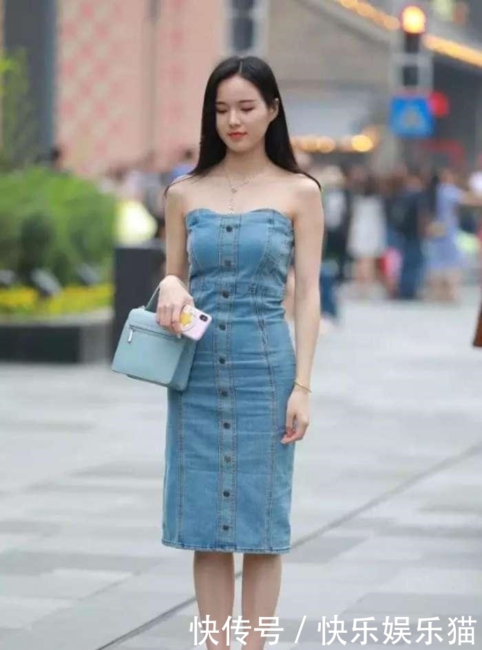 空姐|街拍:空姐小姐姐身材和相貌都很好看,很有都市成熟女人的味道!