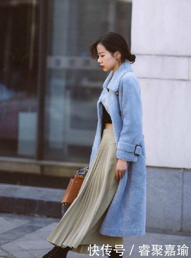 时髦|今年不流行穿大衣了,这才是冬季正确打开方式,保暖时髦还显气质