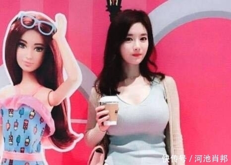 搭配|街拍:美丽大方动人的美女,搭配有致造型看起来更有魅力!