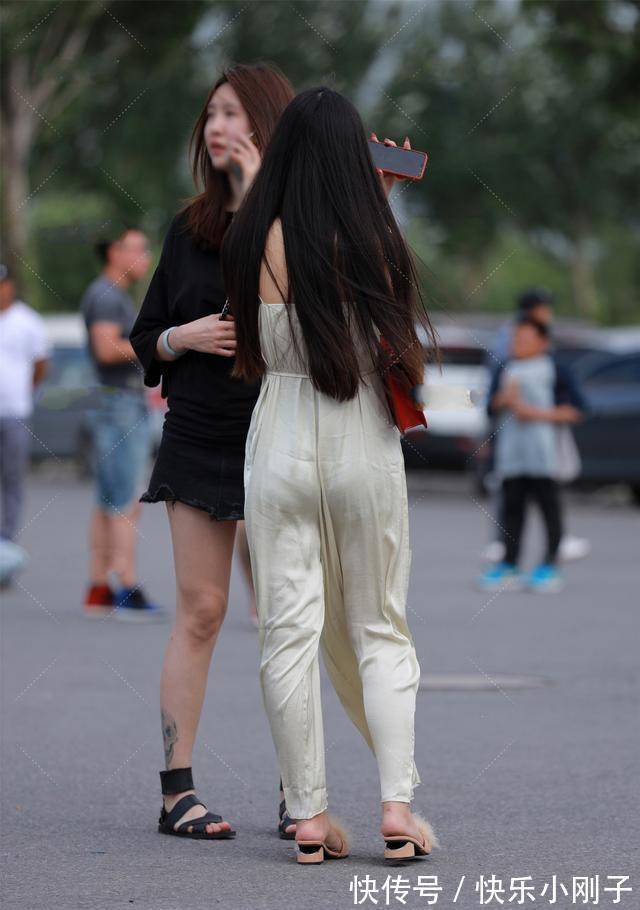 高腰 吊带裙最能展现淑女风范,晶莹剔透不食人间烟火,温柔甜美