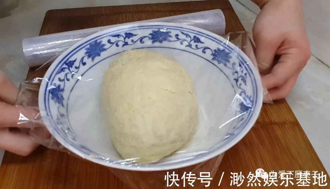 以后面粉就这么做,加2个鸡蛋,不烙饼不蒸馍,香甜酥脆上桌秒光