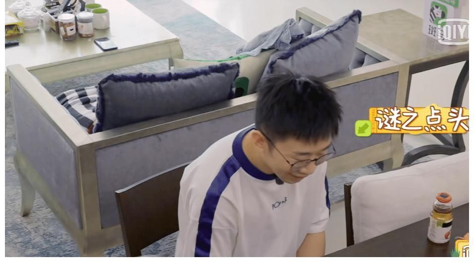 宋妍霏父母瞧不上杨迪？不做饭仅用咸菜款待，富人眼里明星不算啥