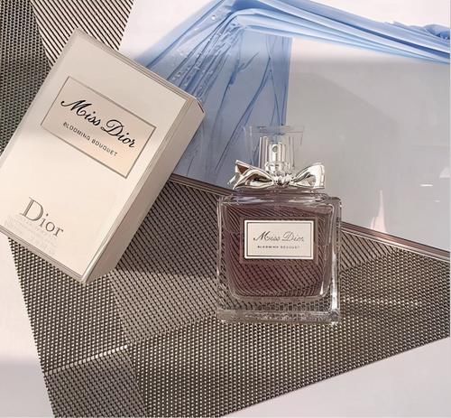 方法不对，再好也浪费，独特又实用的香水喷法拿好