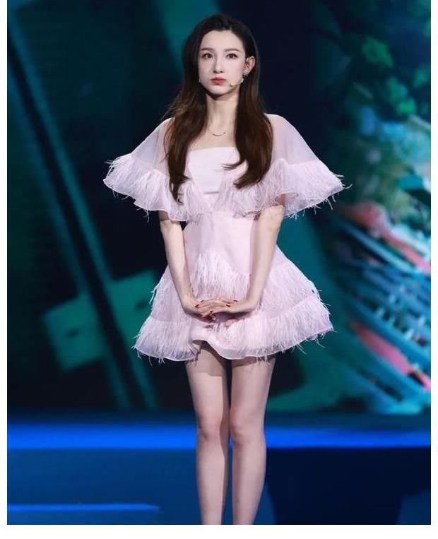 集萬千寵愛于一身的馬凡舒，她是央視五套的主持人，也是顏值擔當