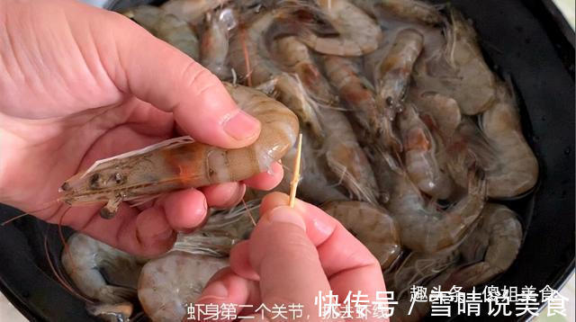 水煮大虾时,有人用冷水,有人用热水,全不对!教你最正确做法