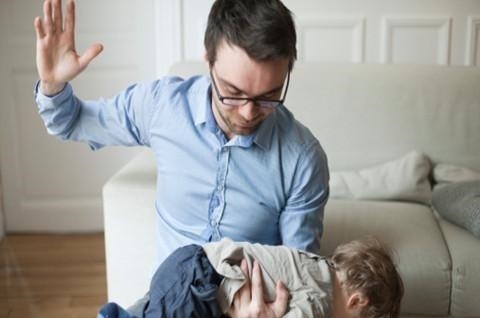 父母|你打过自己孩子吗?当你打孩子时,如果孩子有这几种反应要警惕!