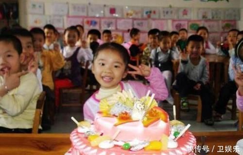 老师|孩子幼儿园过生日,宝妈送蛋糕却被原封退回?老师:只收双层的